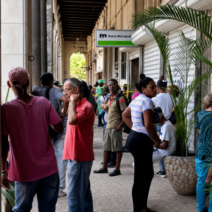 Más de 167.000 españoles viven en Cuba mientras miles enfrentan trabas para cobrar ayudas de España por falta de divisas en bancos